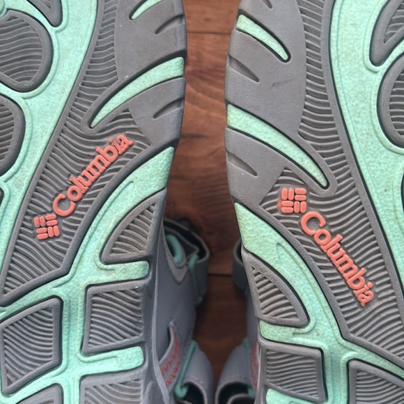 Columbia | Youth Castlerock Supreme Sandle Gray and Mint Velcro Sandals Size 4 - Picture 8 of 9